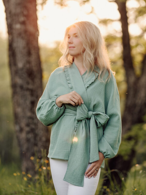 Lühike tume mündiroheline kimono